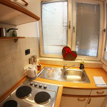 アパート St. Marko Church App ベオグラード